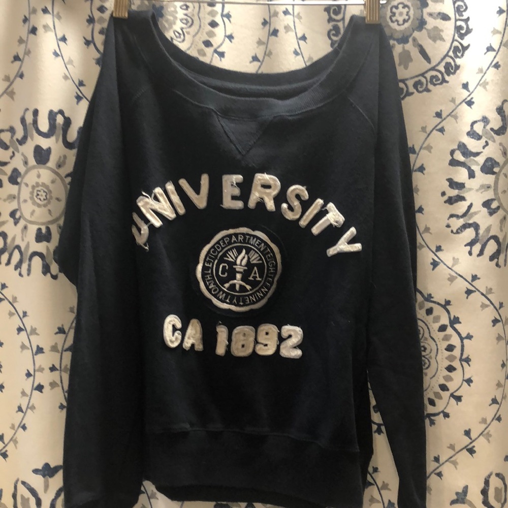 Wide collar sweatshirt